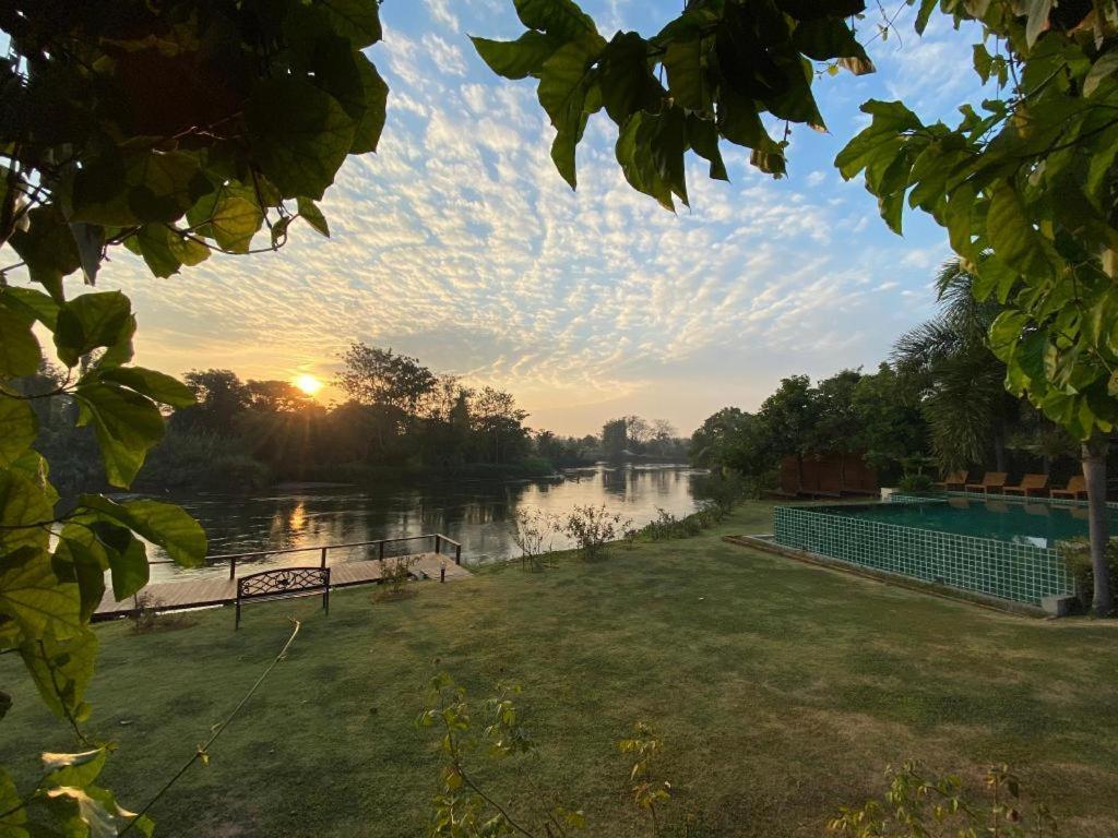 Ruen Maihom Riverside Cottage Kanchanaburi Exterior photo