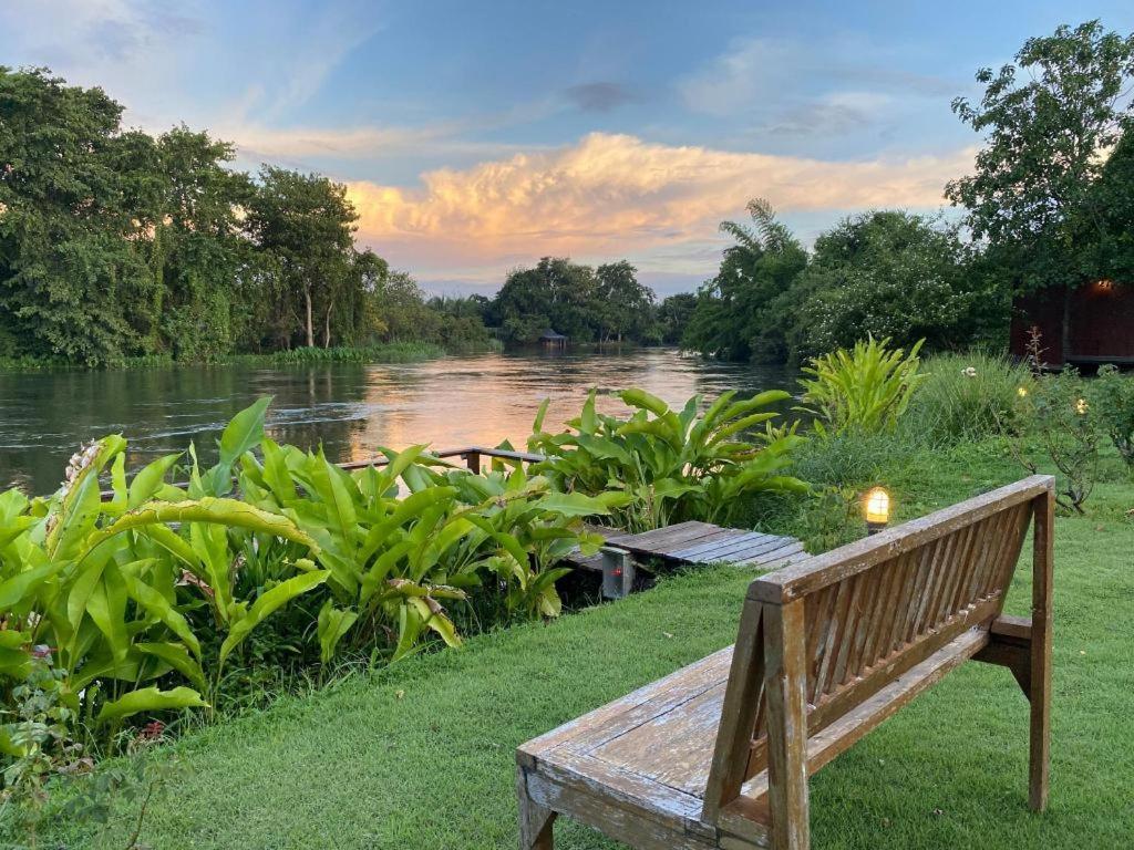 Ruen Maihom Riverside Cottage Kanchanaburi Exterior photo
