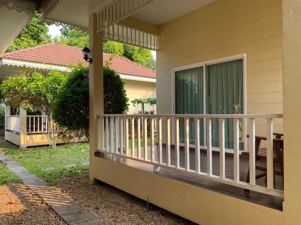 Ruen Maihom Riverside Cottage Kanchanaburi Exterior photo