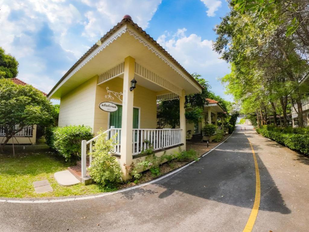 Ruen Maihom Riverside Cottage Kanchanaburi Exterior photo